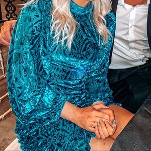 BLUE VELVET DETAILED DRESS!
